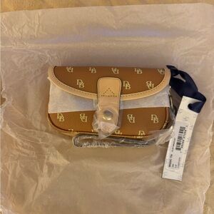 NEW Dooney & Bourke Flap Wristlet in Box Tan w/Beige Trim Wristlet